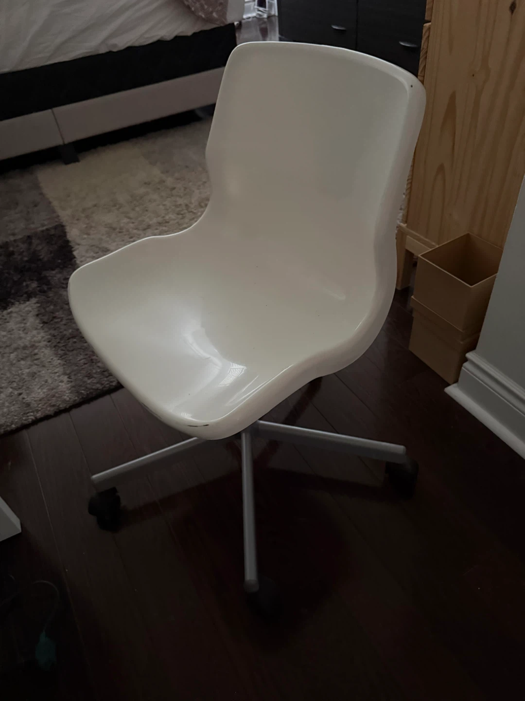 MOVING SALE - IKEA Vilgot White Swivel Chair - photo 2