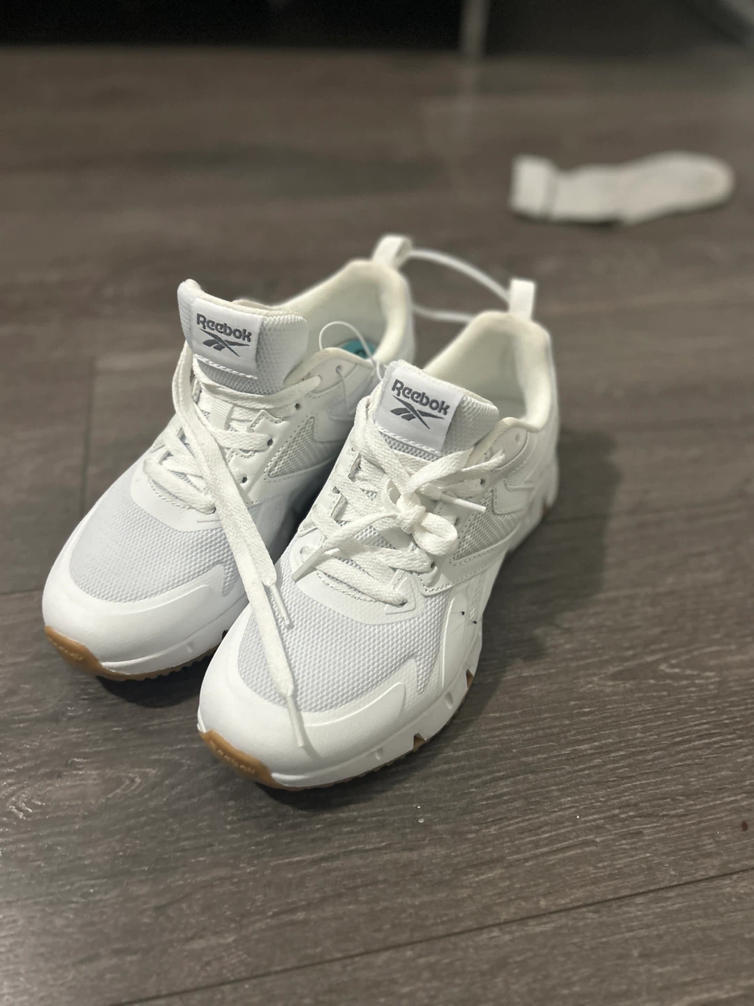 Reebok women’s Leather White Sneakers - photo 2