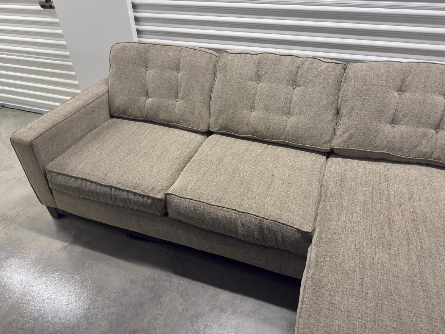 🚨Free Delivery Beige Sofa with Chase Clean and Odor Free
