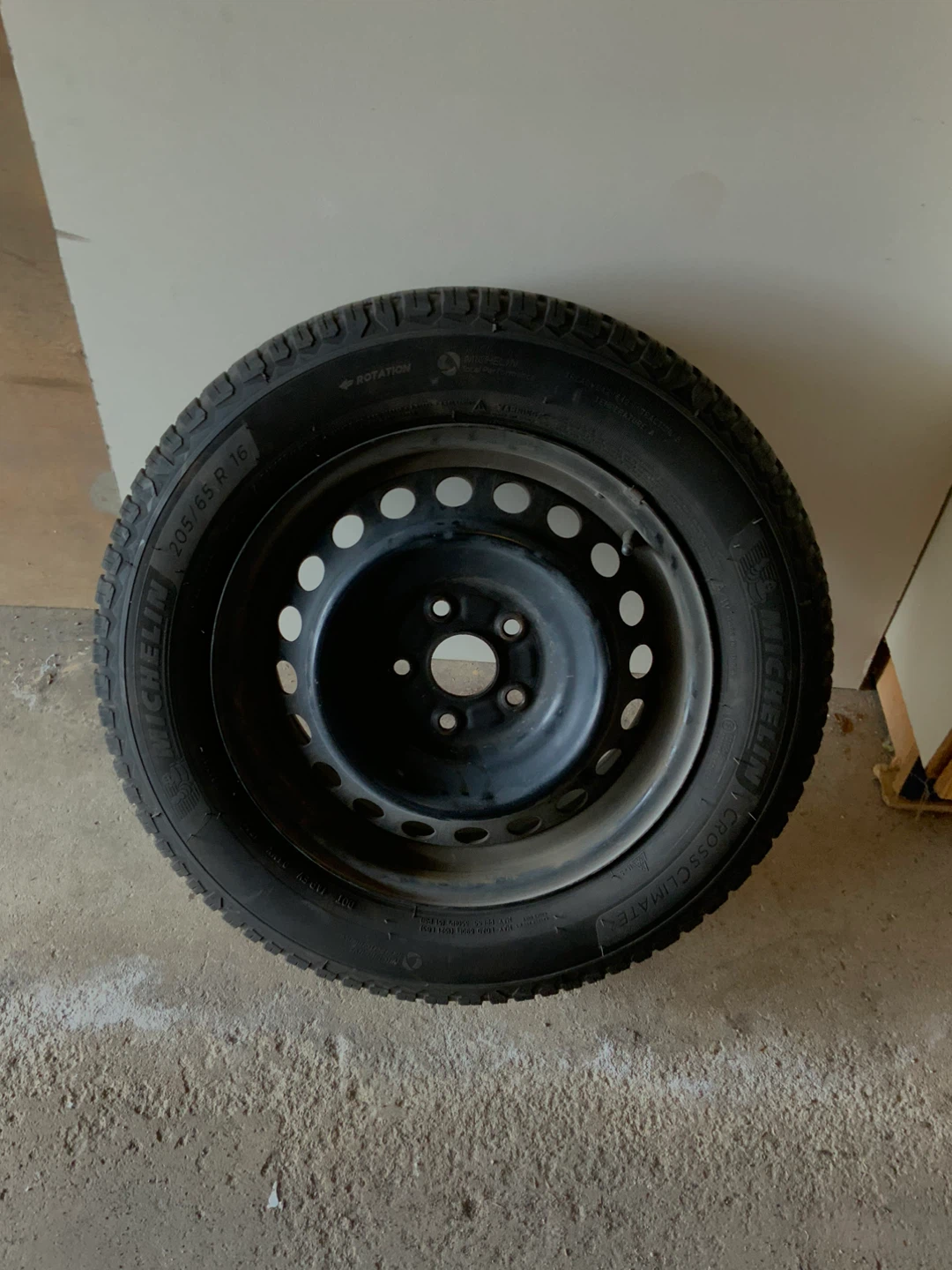 Michelin CrossClimate 205/65R16 Tire