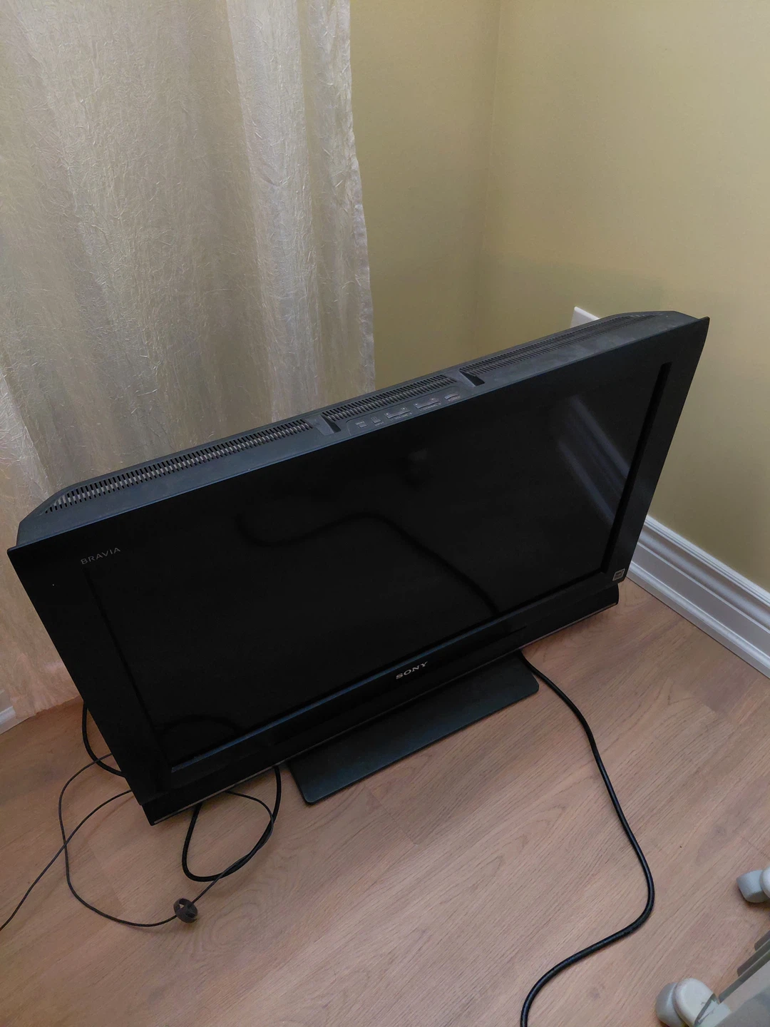 Sony Bravia KDL-32L4000 32" LCD TV - photo 2