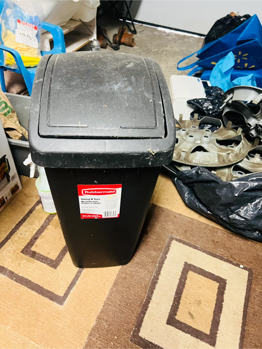 Rubbermaid Swing'N Toss Wastebasket