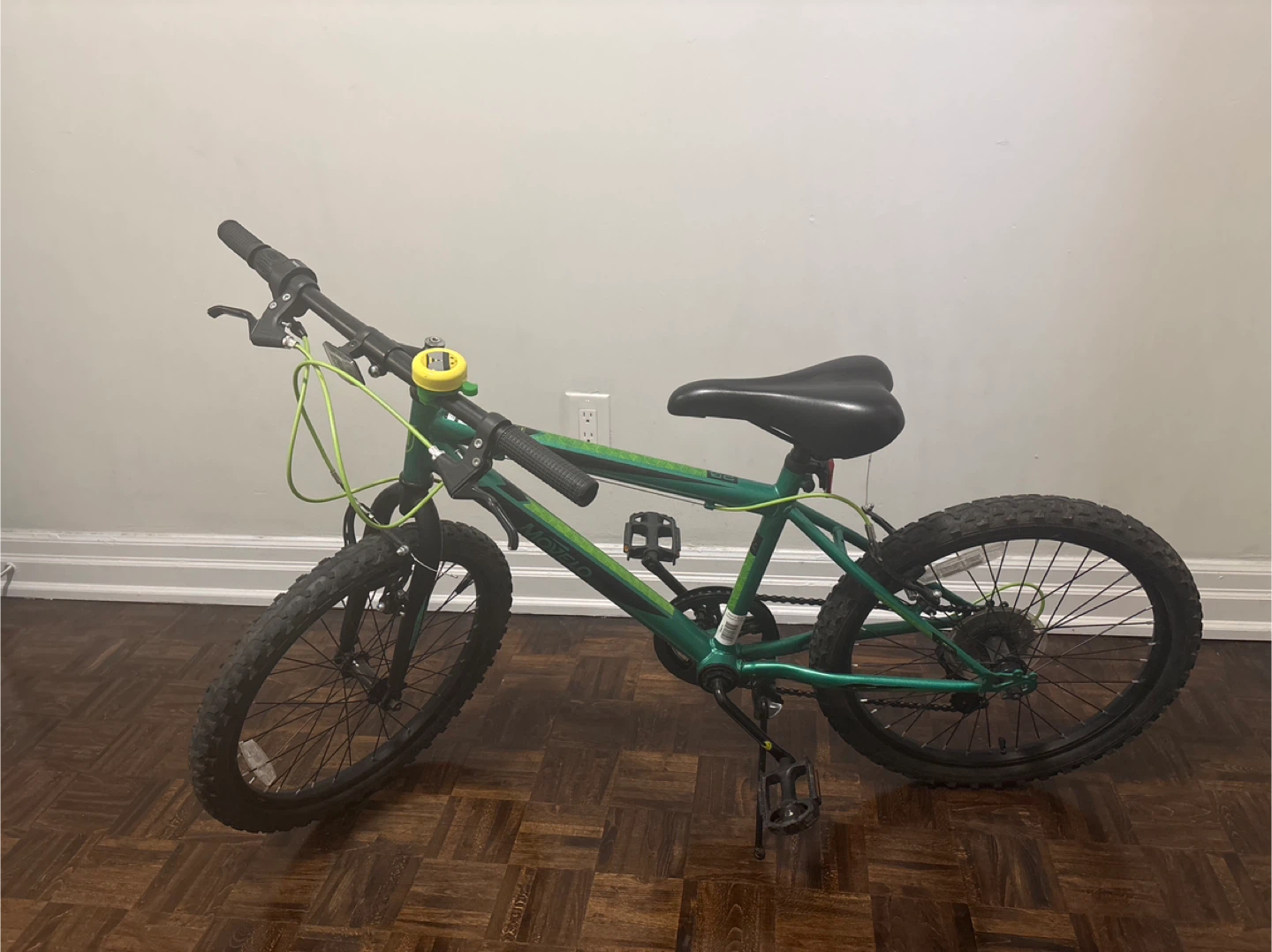 Movelo Green Kids Bike - Great Condition!