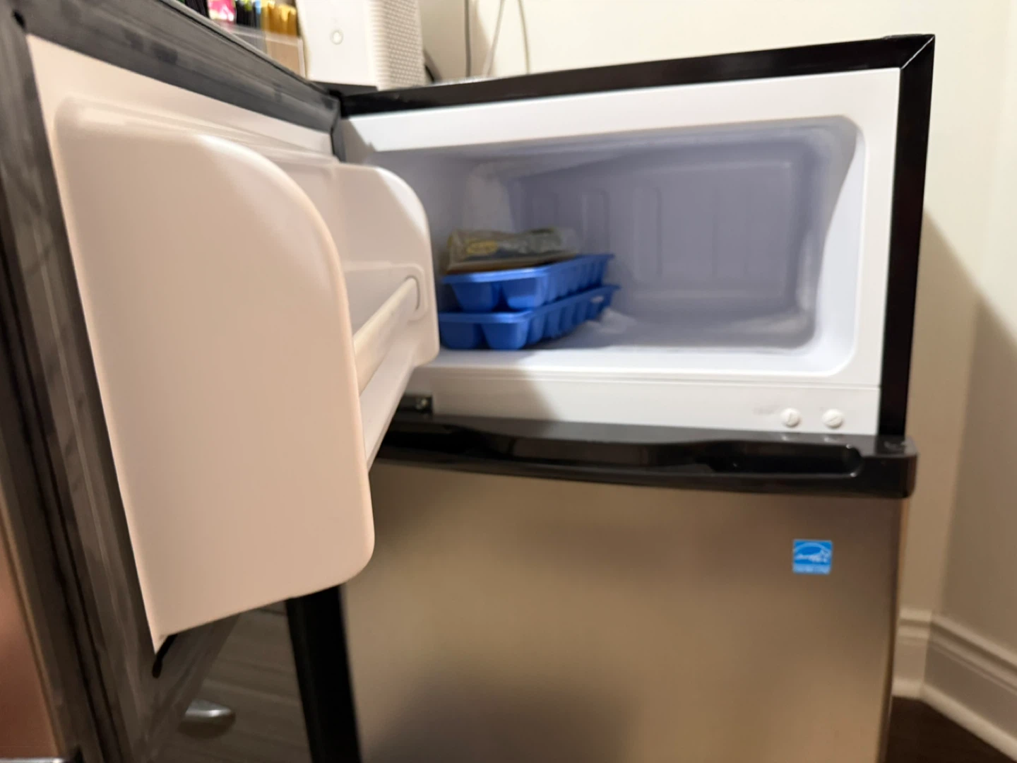 MOVING SALE - Danby Designer Mini Fridge & Freezer - photo 2