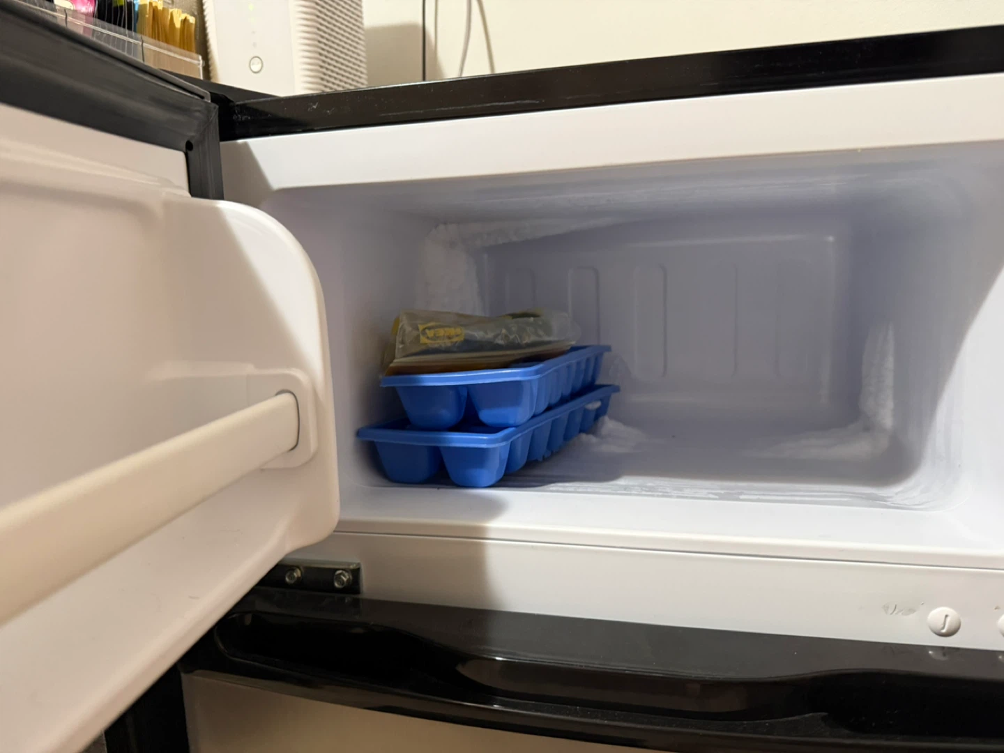 MOVING SALE - Danby Designer Mini Fridge & Freezer - photo 3