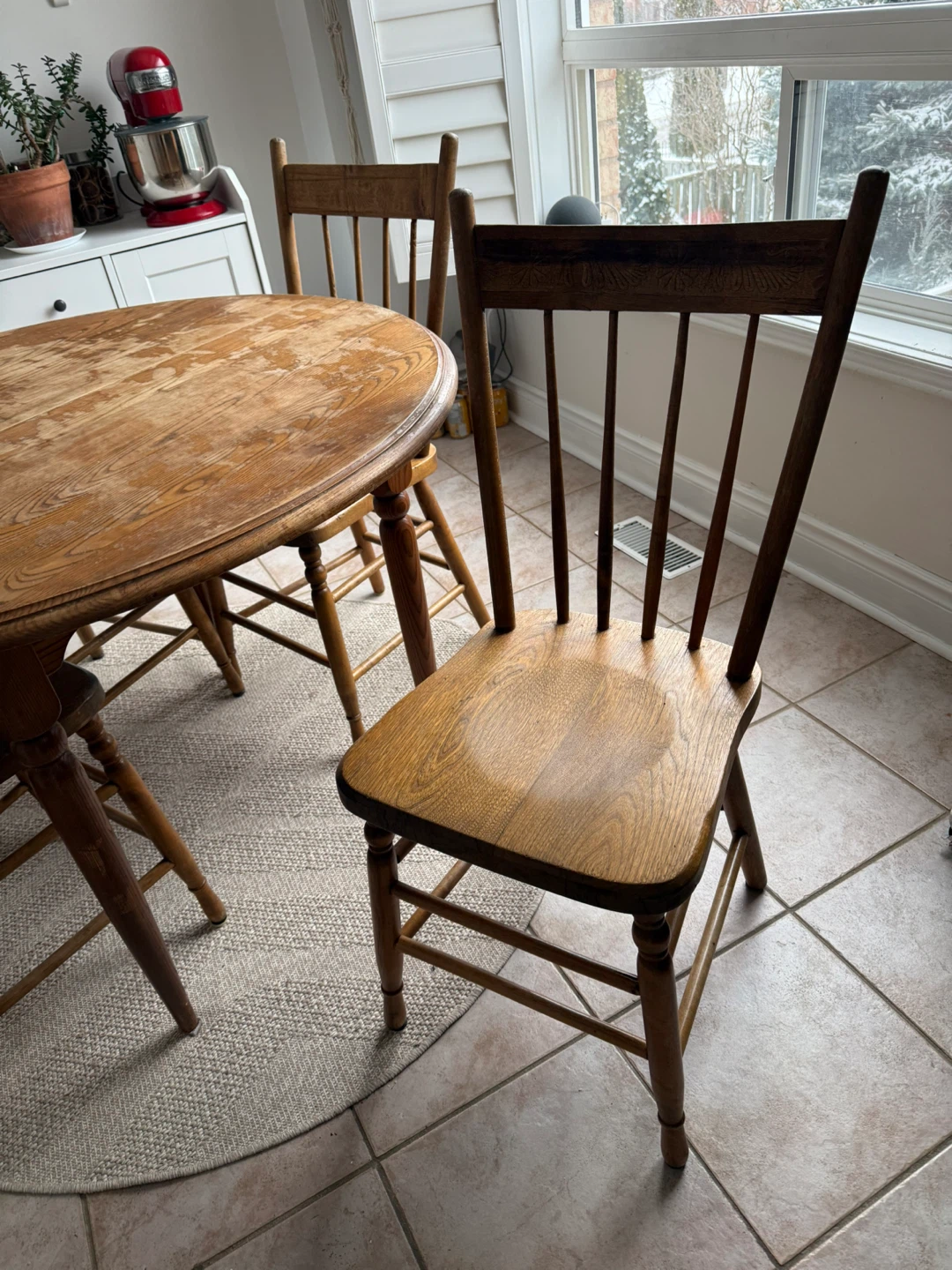 MOVING SALE - Round Wooden Dining Table with 4 Chairs - photo 4