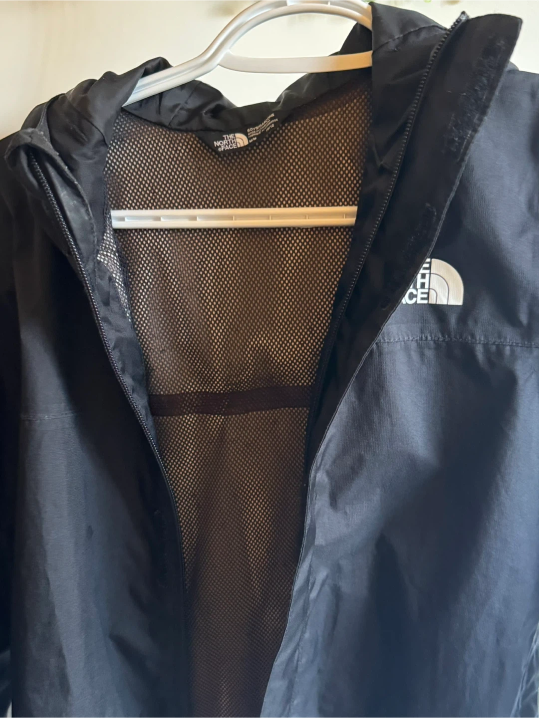 Northface boys’ black jacket - kids medium - photo 4