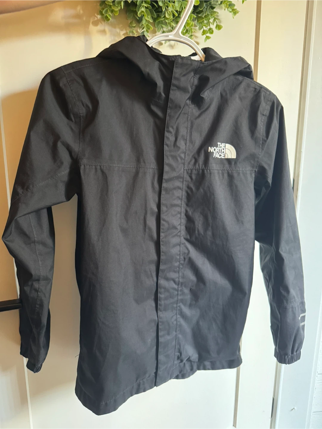 Northface boys’ black jacket - kids medium