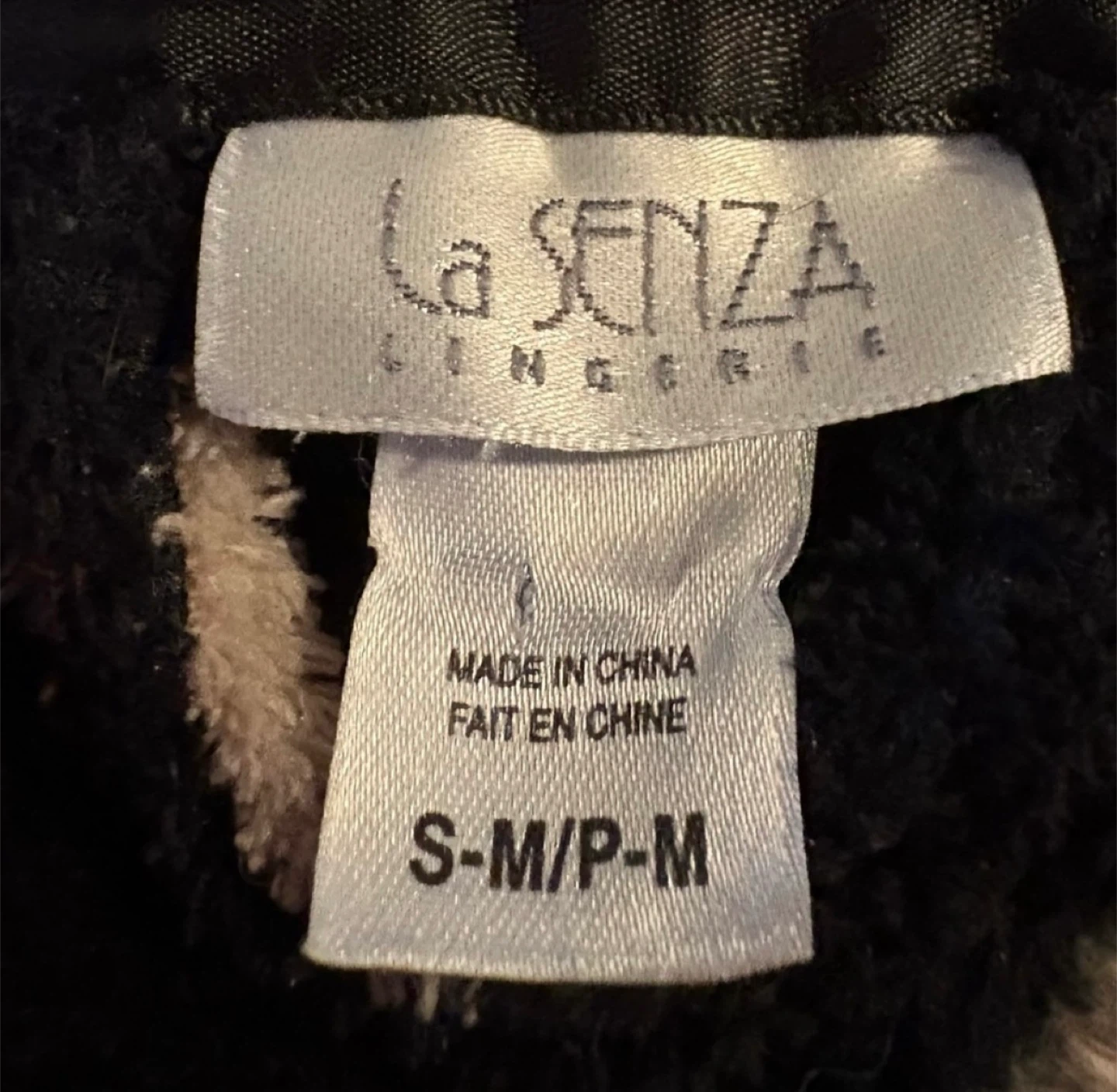 La SENZA “Critter Comfort” Black Fleece Robe - photo 2