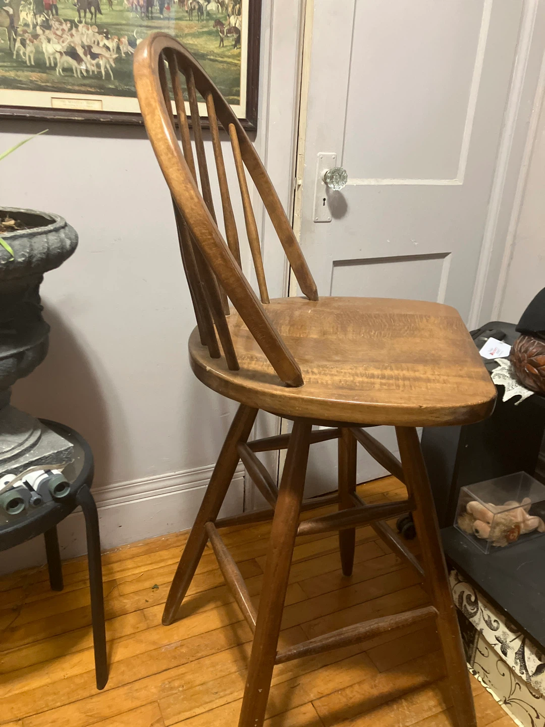 Wooden swivel stool - photo 2