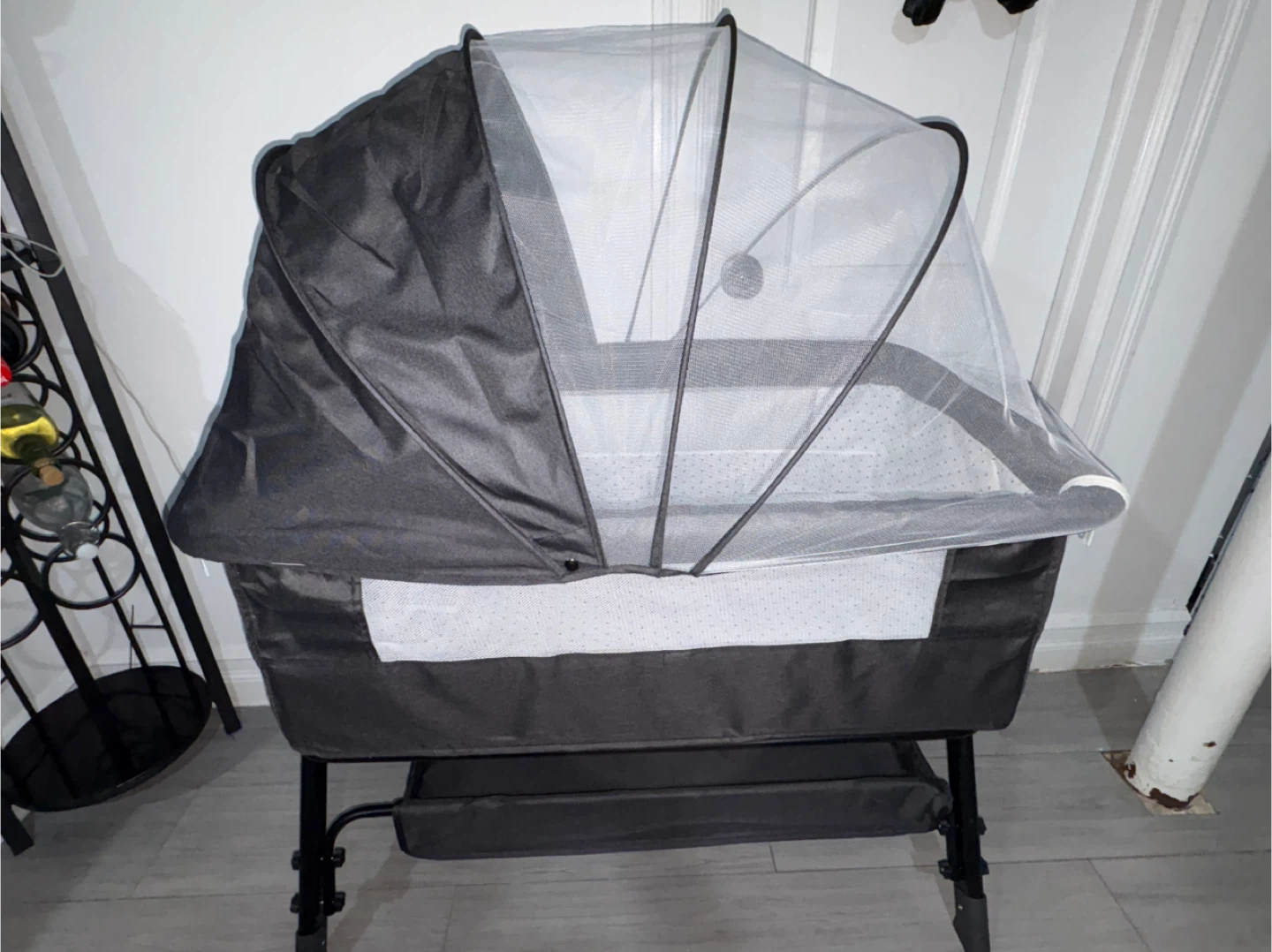 Bedside Crib - Great Condition! - photo 3