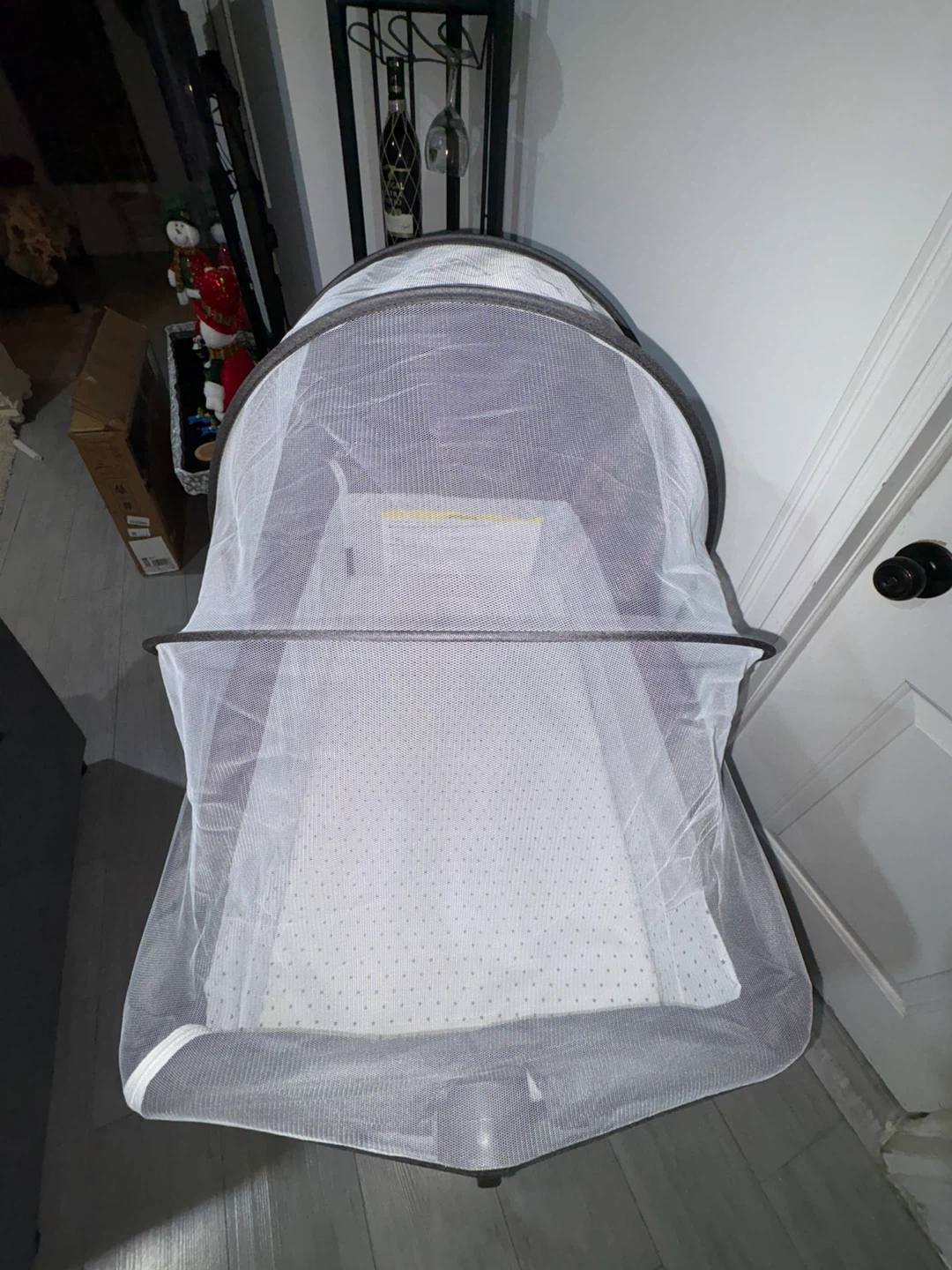 Bedside Crib - Great Condition! - photo 4