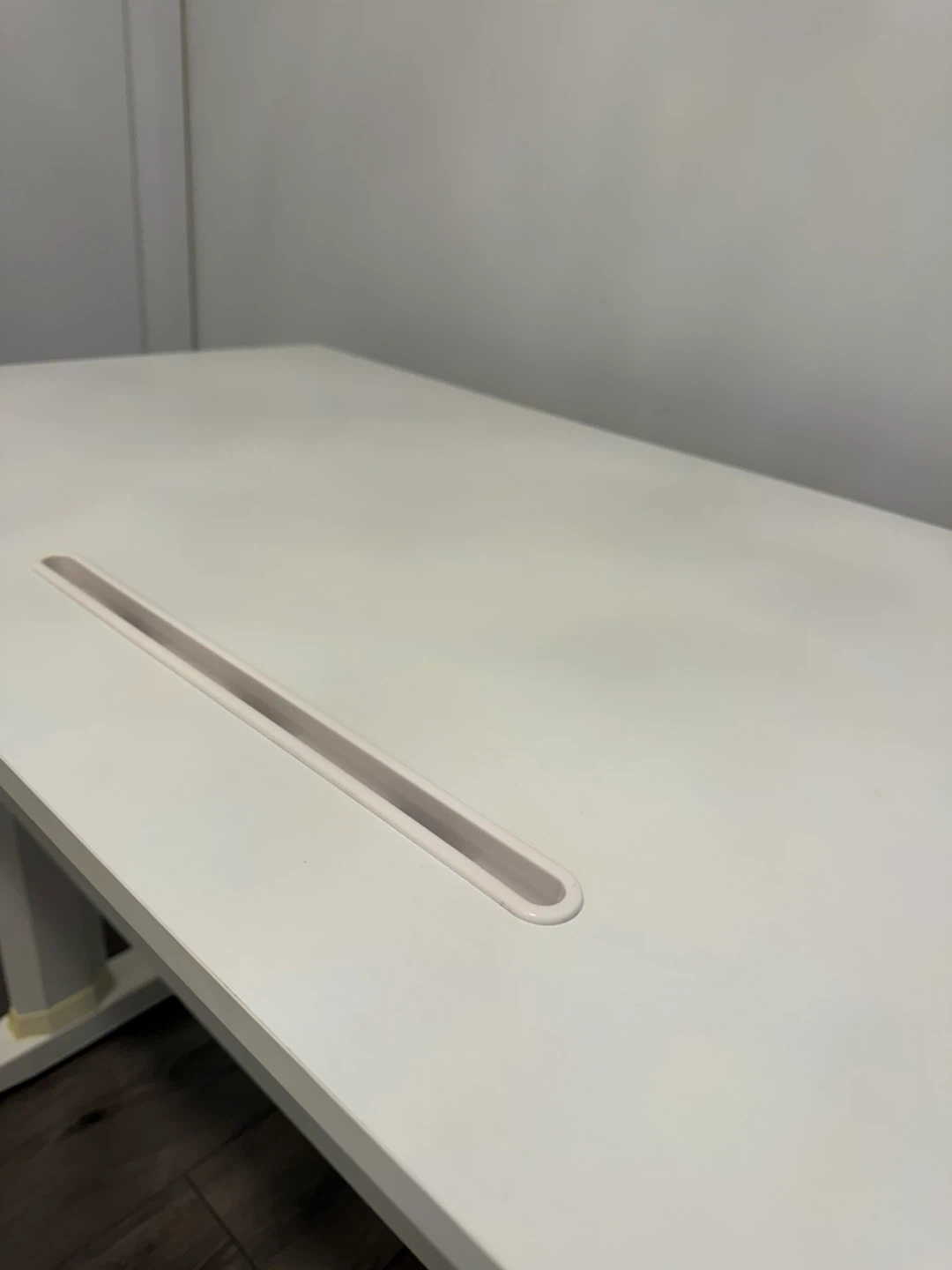 White Adjustable Height Desk (Manual) - photo 5
