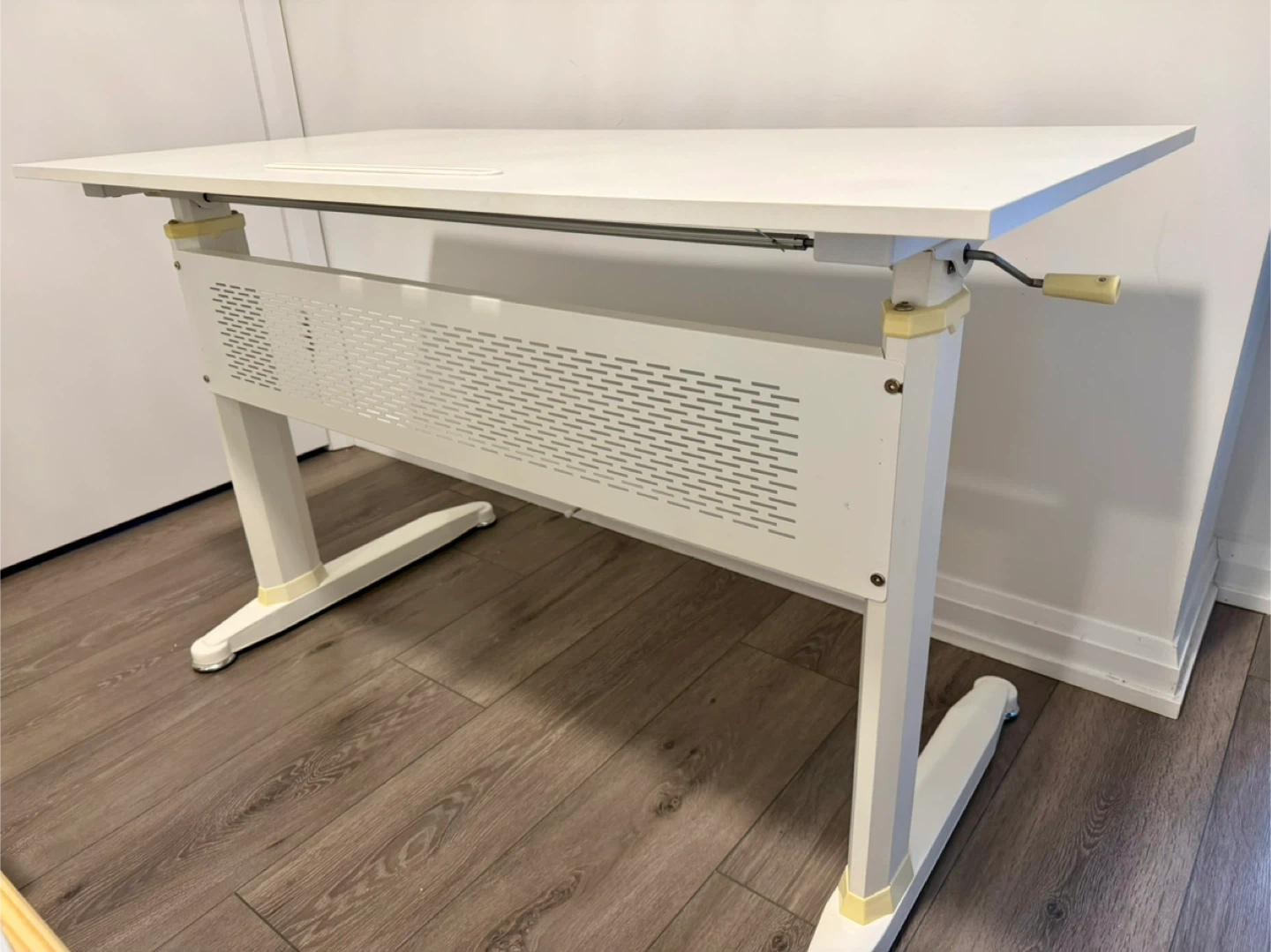 White Adjustable Height Desk (Manual) - photo 3