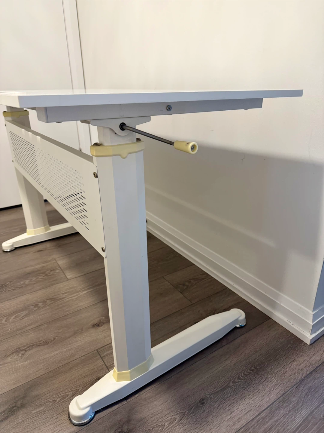 White Adjustable Height Desk (Manual)
