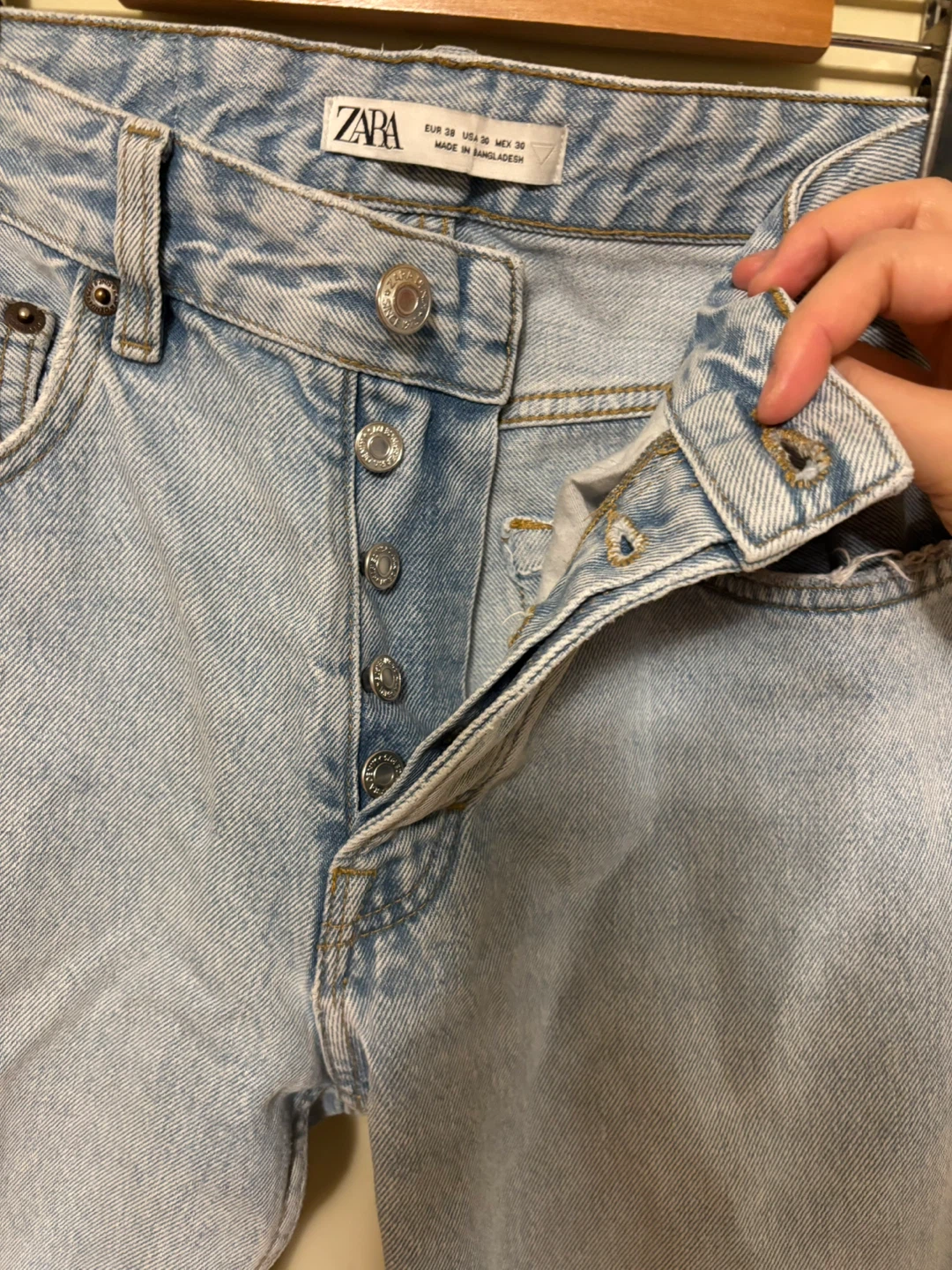 Zara high rise mom fit Jeans - waist 30, inseam 30 - photo 4