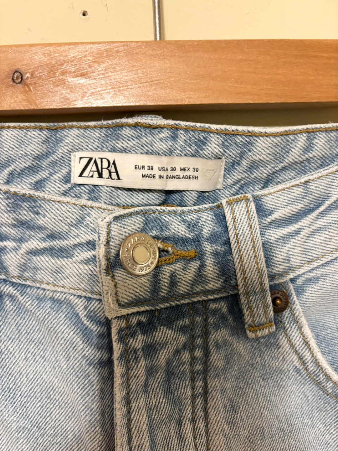 Zara high rise mom fit Jeans - waist 30, inseam 30 - photo 3