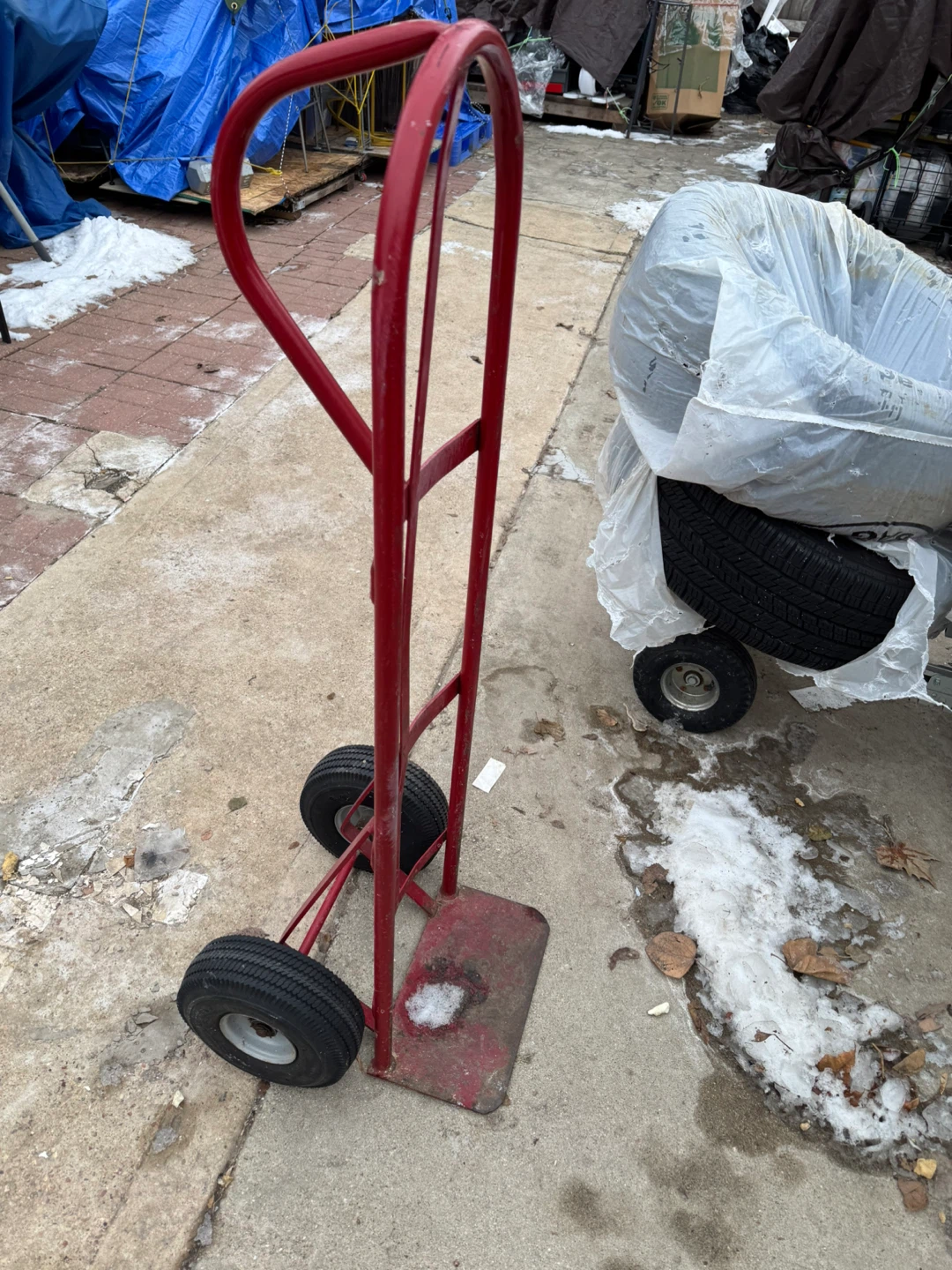 Milwaukee Heavy Duty Hand Truck - 600lbs Capacity - photo 2