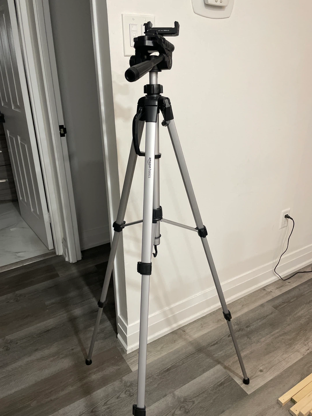 Amazon Basics Lightweight Camera Tripod - photo 3