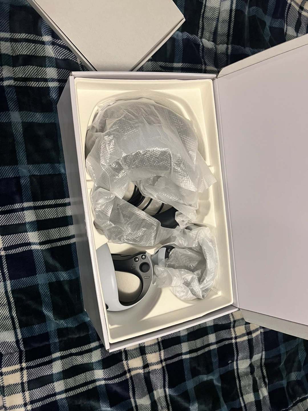 PlayStation VR2 - Like New! - photo 2