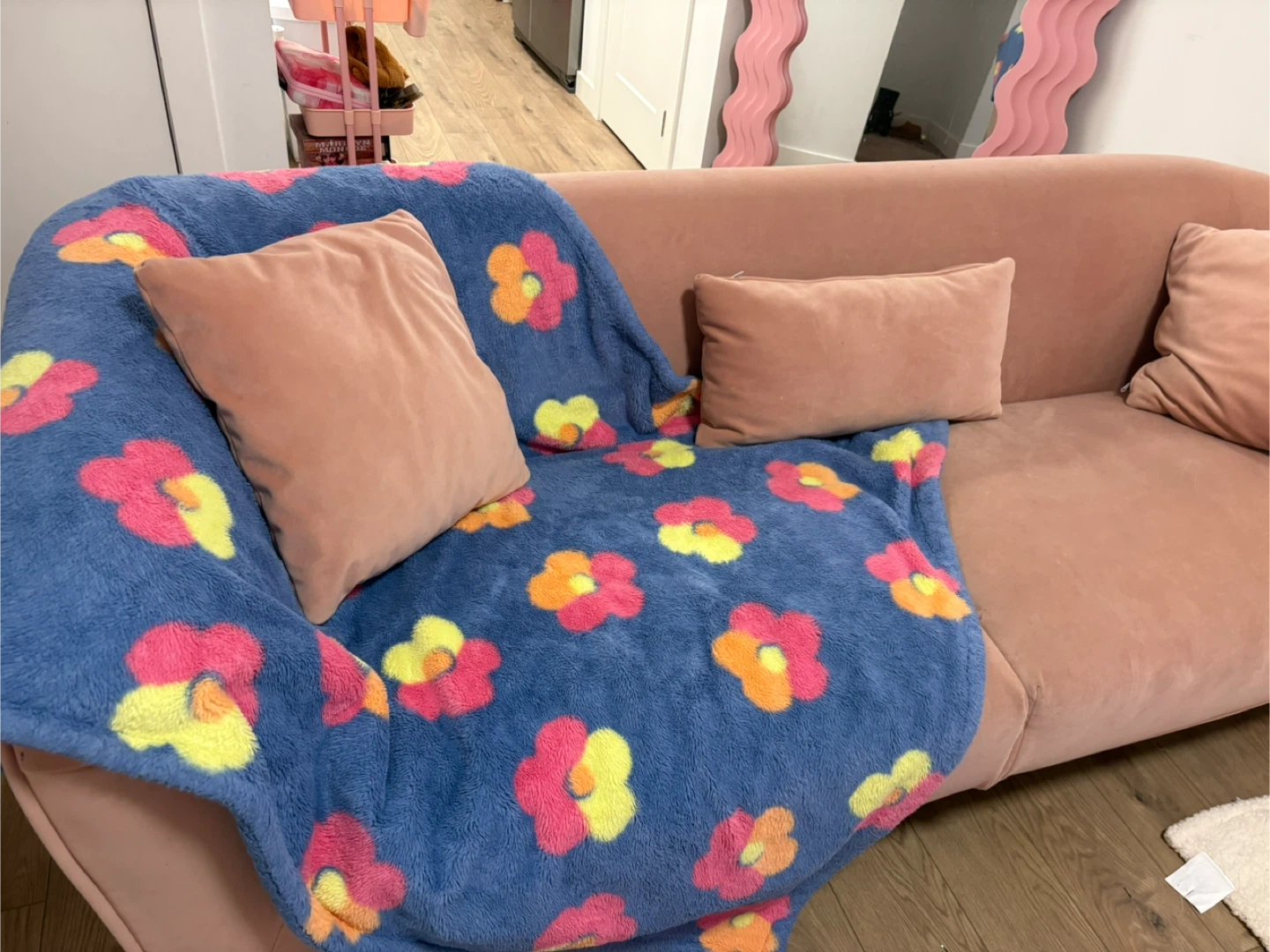 Vintage Pink Sofa with Pillows (blanket not included) - photo 2