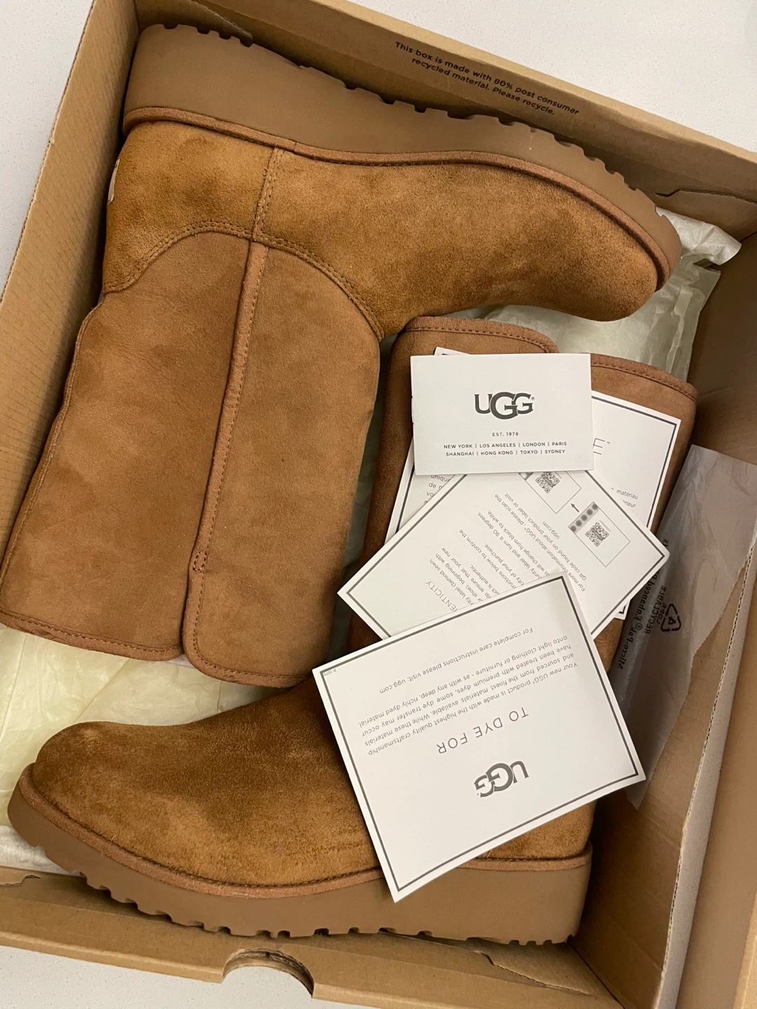 UGG W Amie Chestnut Boots - Size 8