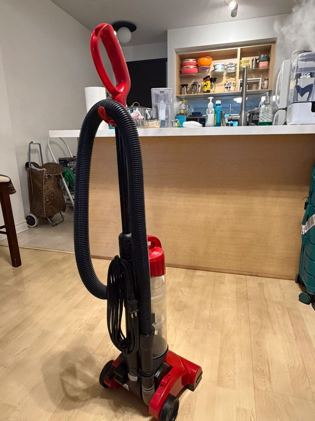 Dirt Devil Quick-Lite Upright Vacuum Cleaner - photo 3
