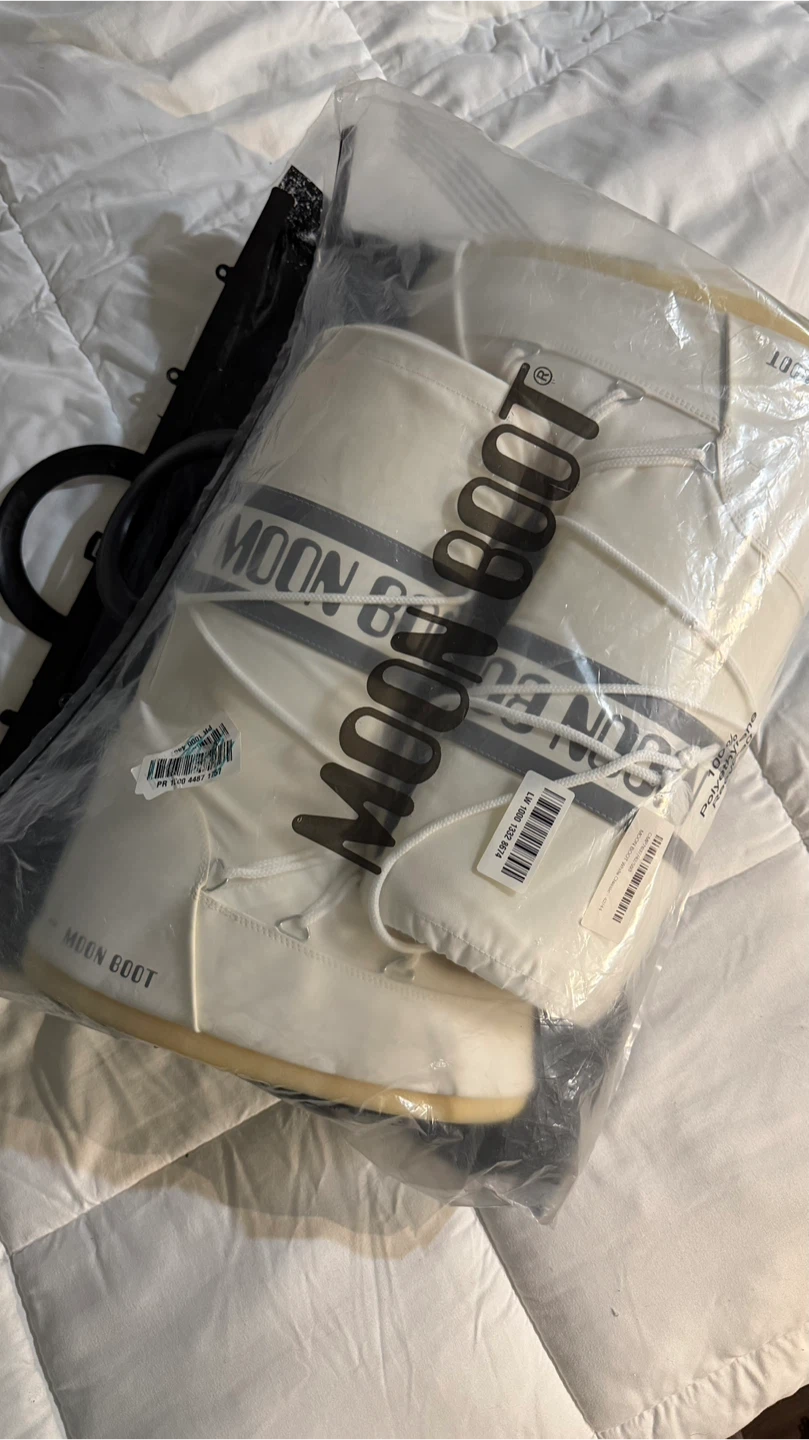 *NEW* White Moon Boot Icon Nylon Tall Boots - size 9-10.5 - photo 2