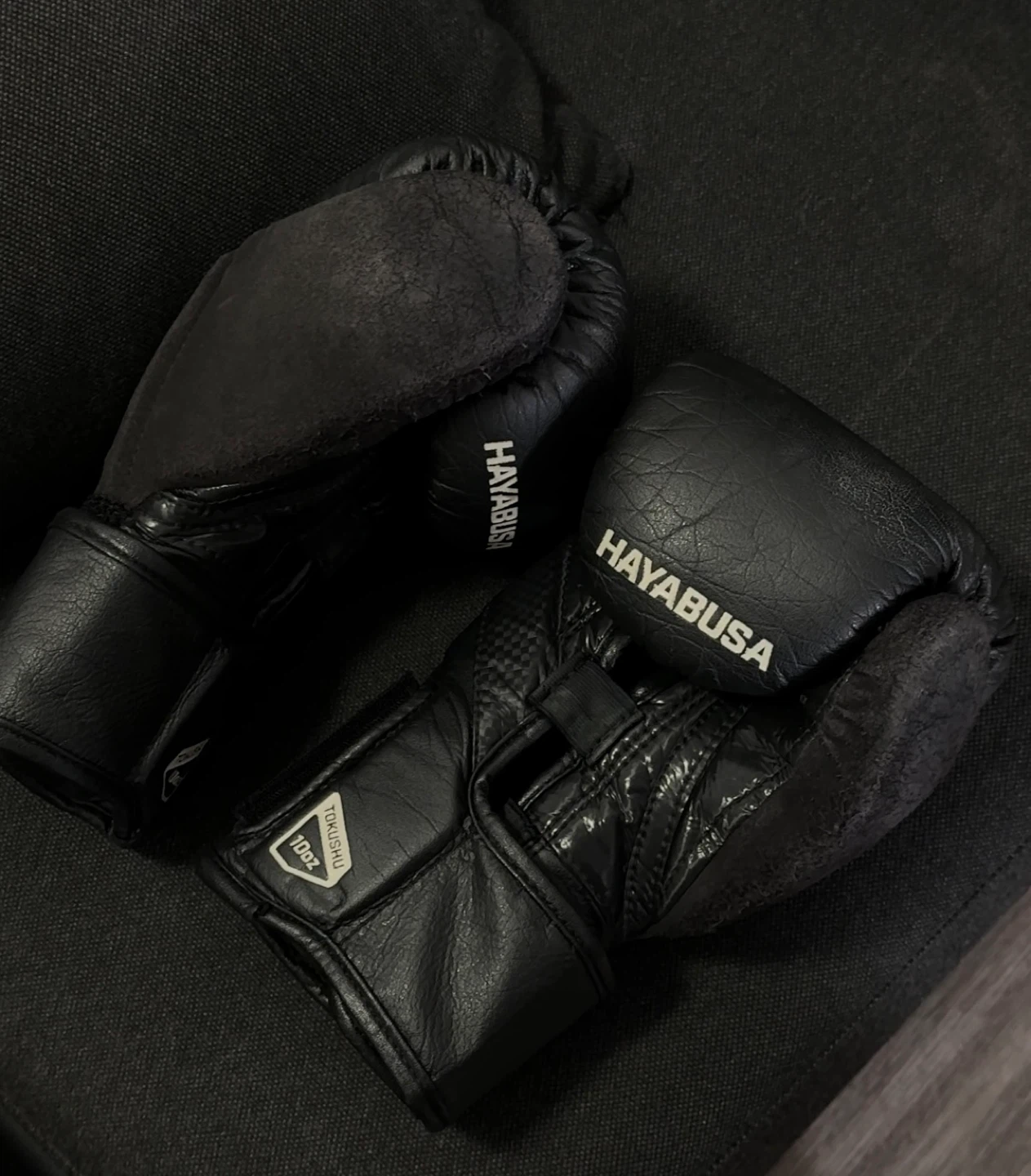 HAYABUSA BLACK 10oz T3 Boxing Gloves - photo 2
