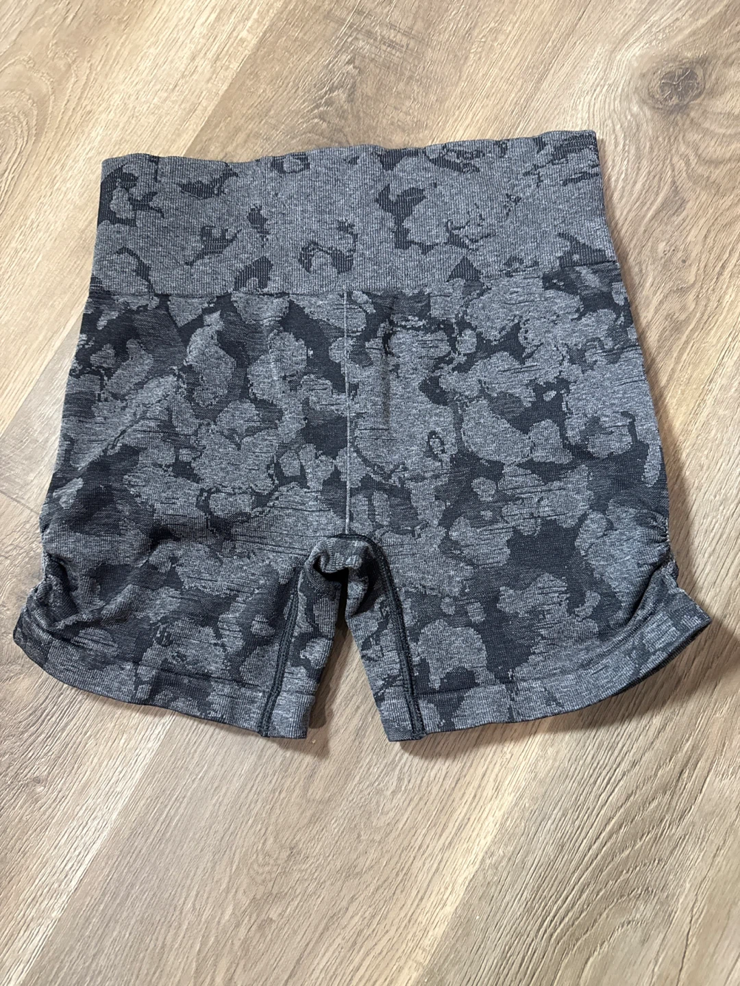 Gymshark Camo Seamless Shorts - Size S - photo 4