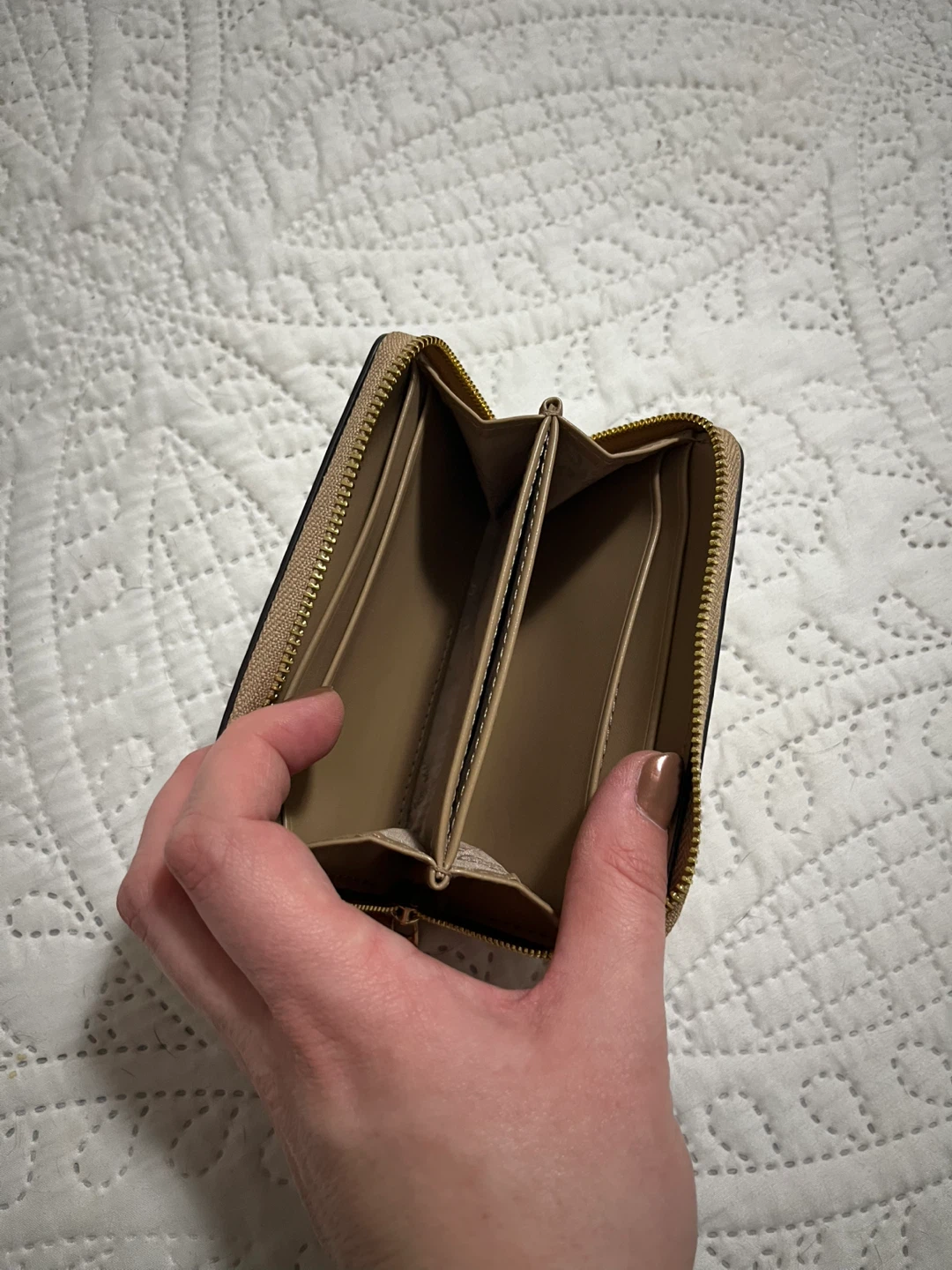Michael Kors Beige Wallet - photo 3