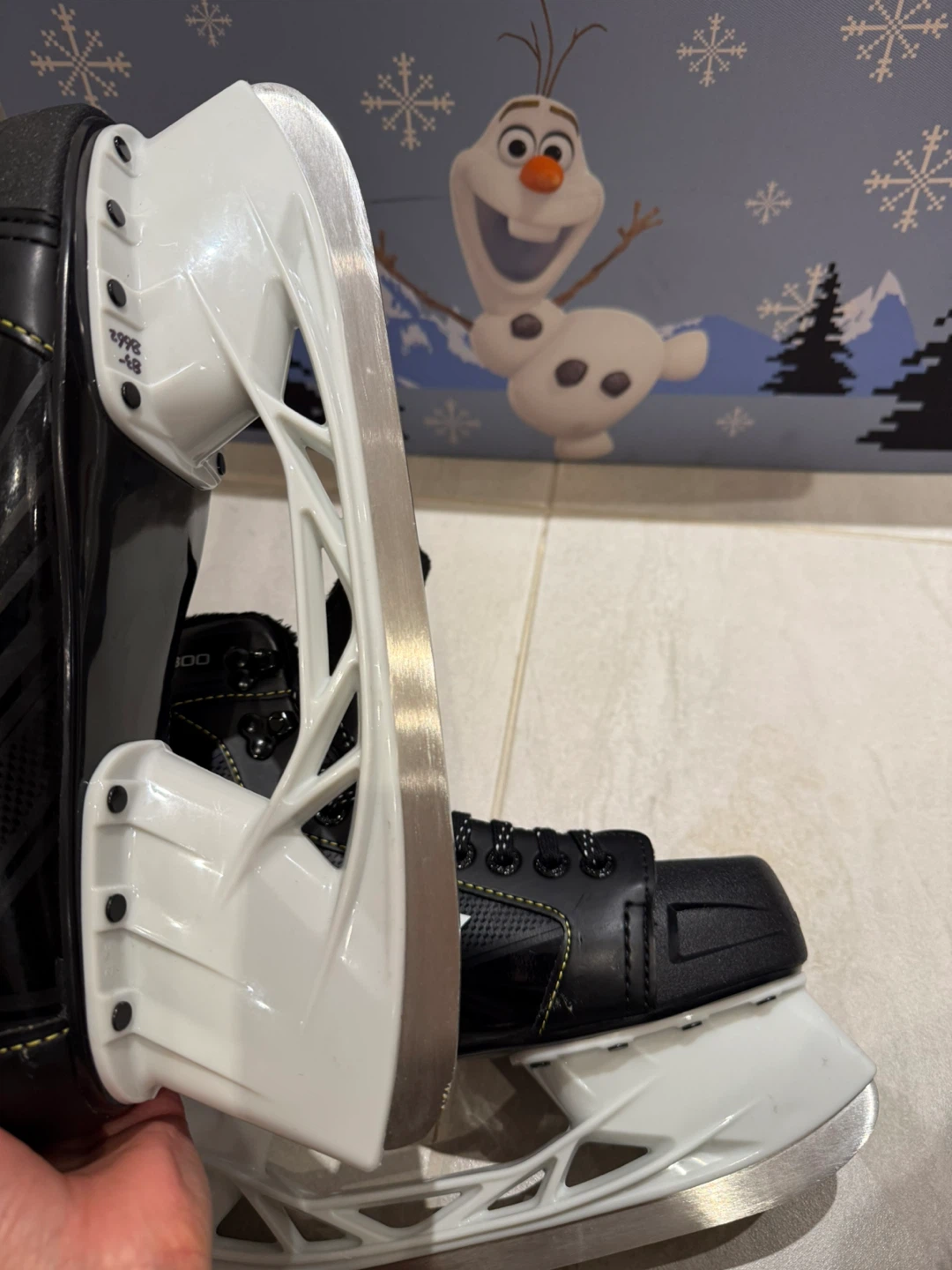 CCM RW300 Men's Senior Recreational Ice Skates, Black, Sizes 9 - photo 2