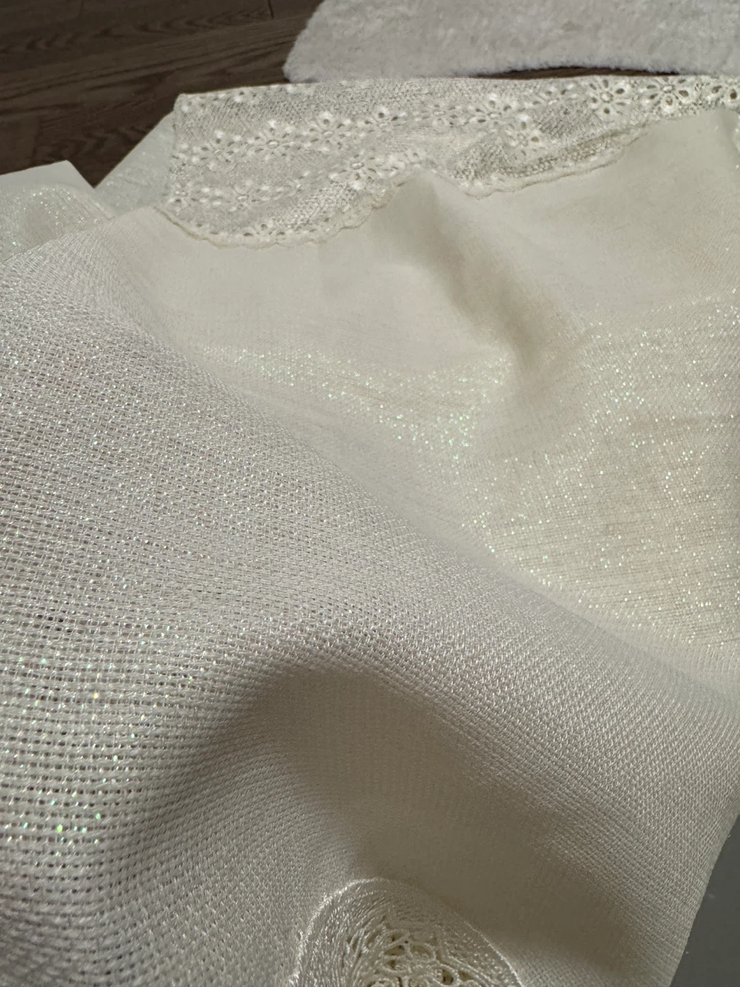 Cream Lace Trim tablecloth - photo 3