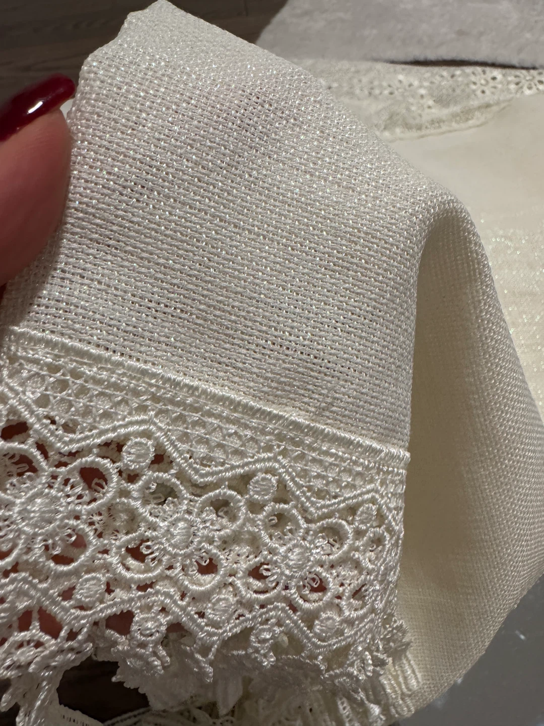 Cream Lace Trim tablecloth - photo 2