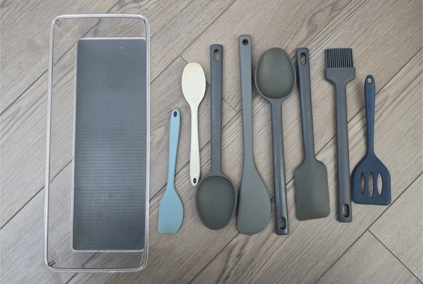 Set of silicone spoons, chopping board & organizer - photo 3