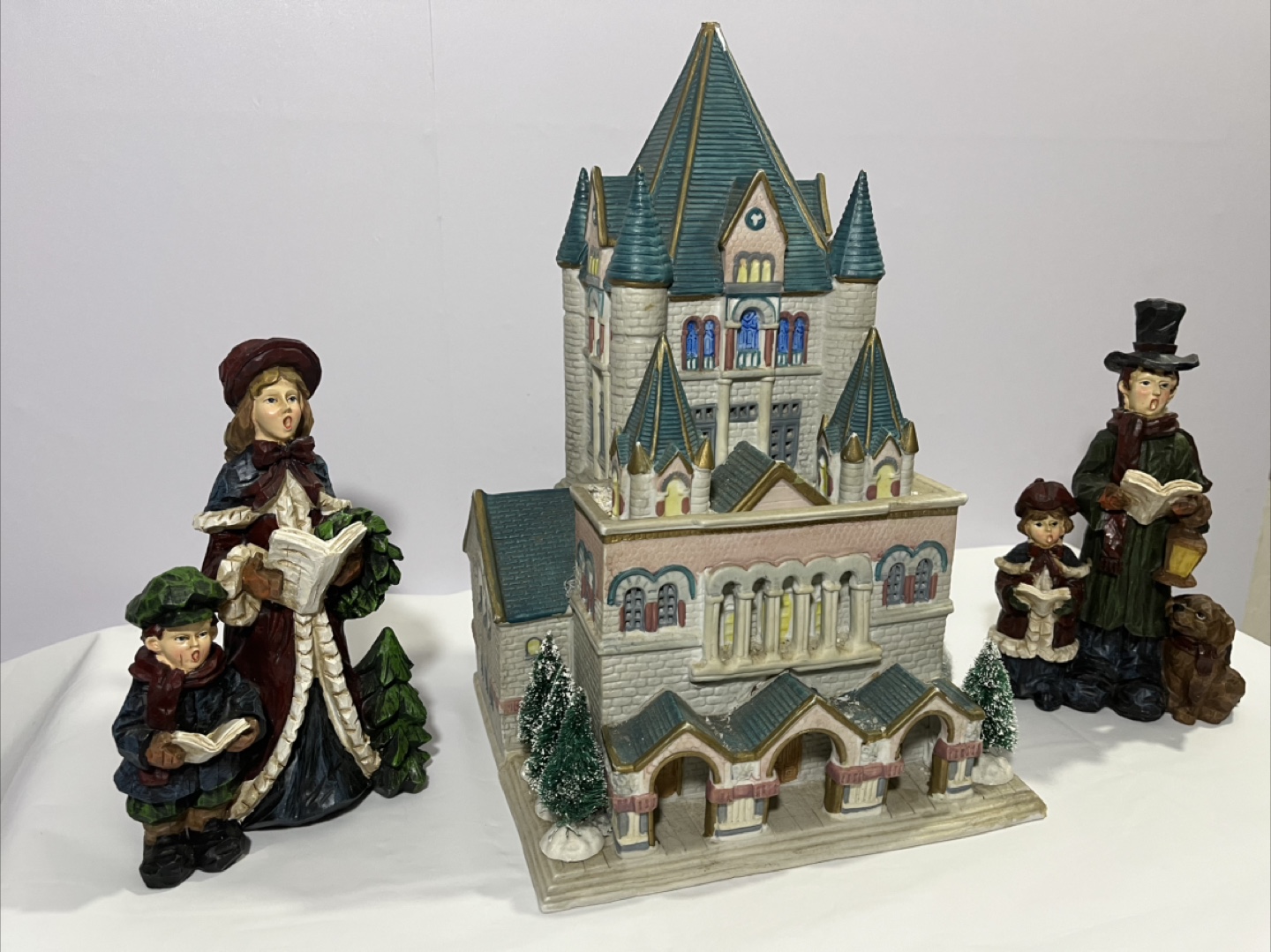 Christmas Carolers Church Figurine Set - photo 2