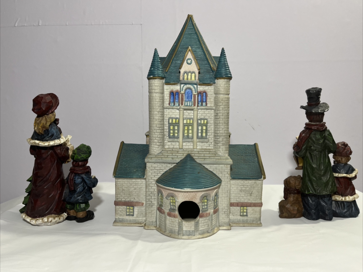 Christmas Carolers Church Figurine Set - photo 4