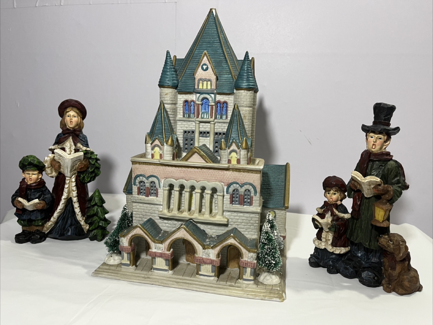 Christmas Carolers Church Figurine Set - photo 3