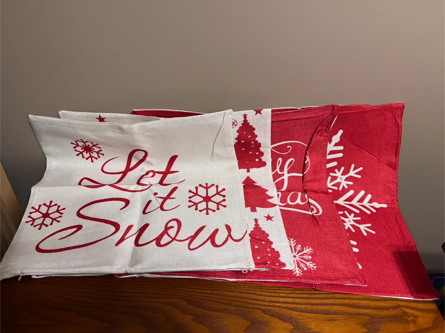 CHRISTMAS THROW PILLOW COVERS (Set of 4)