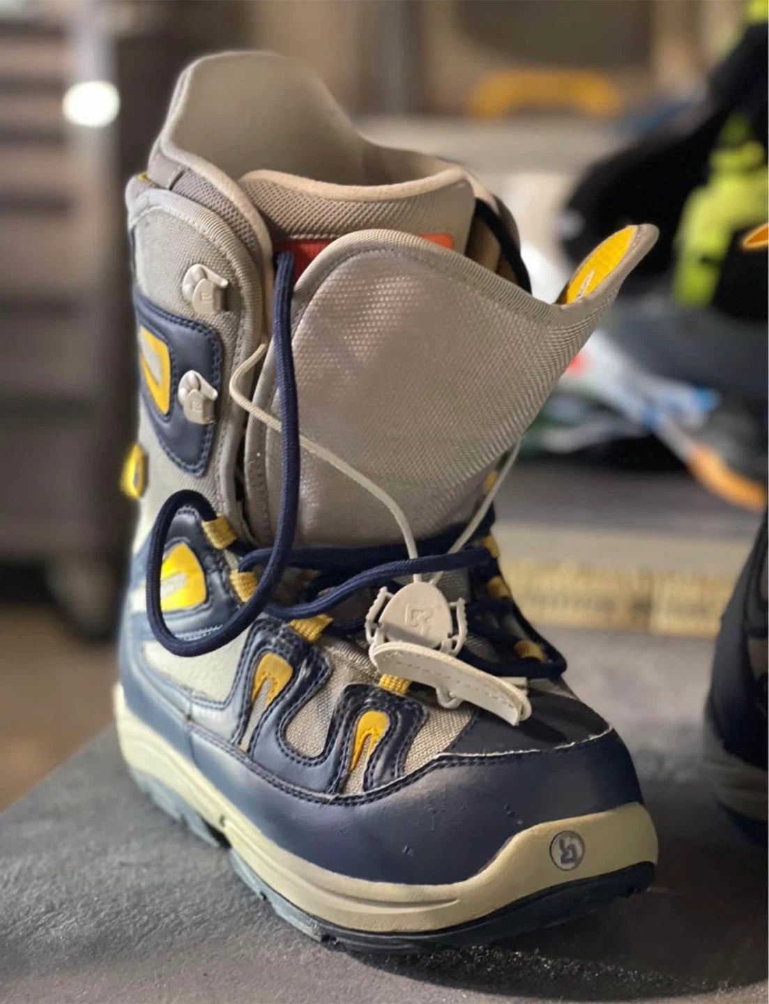 Burton Freestyle Youth Snowboard Boots - Size US 6