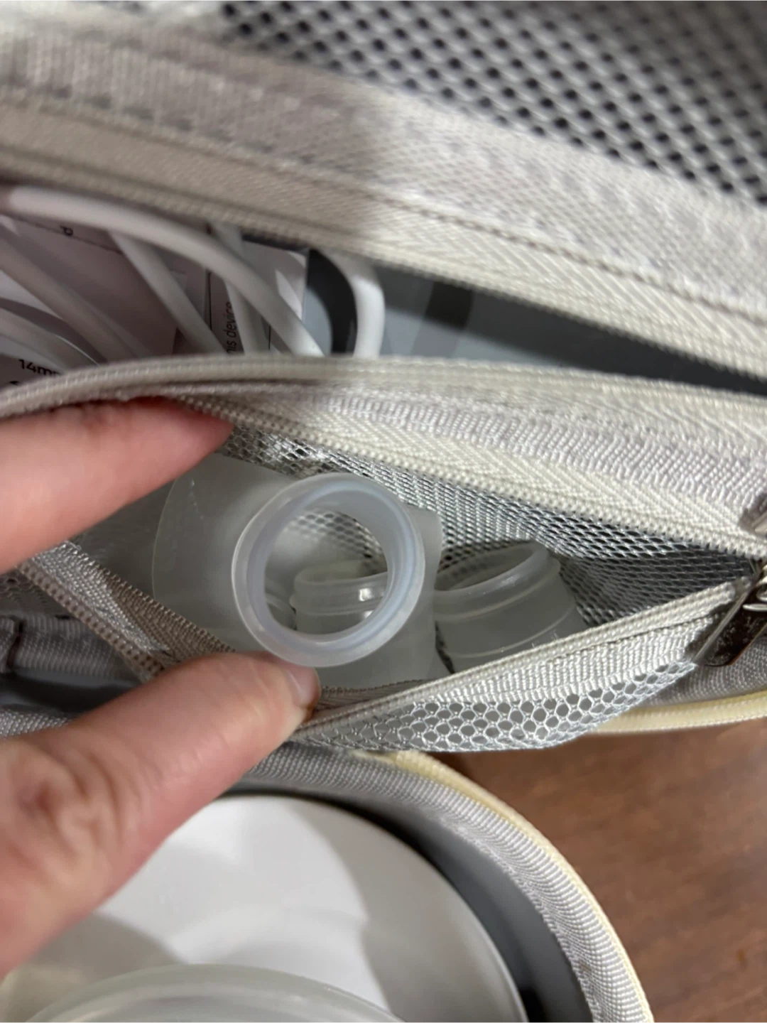 Momcozy Double Breast Pump - photo 4