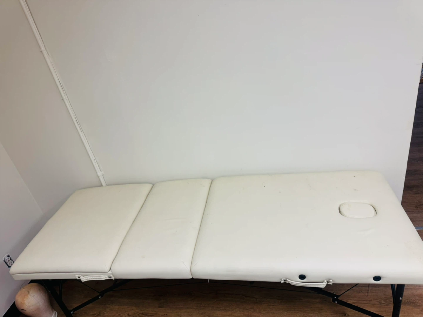 Massage Table - Lash Bed - Facial bed - Permanent Make up Bed - photo 2