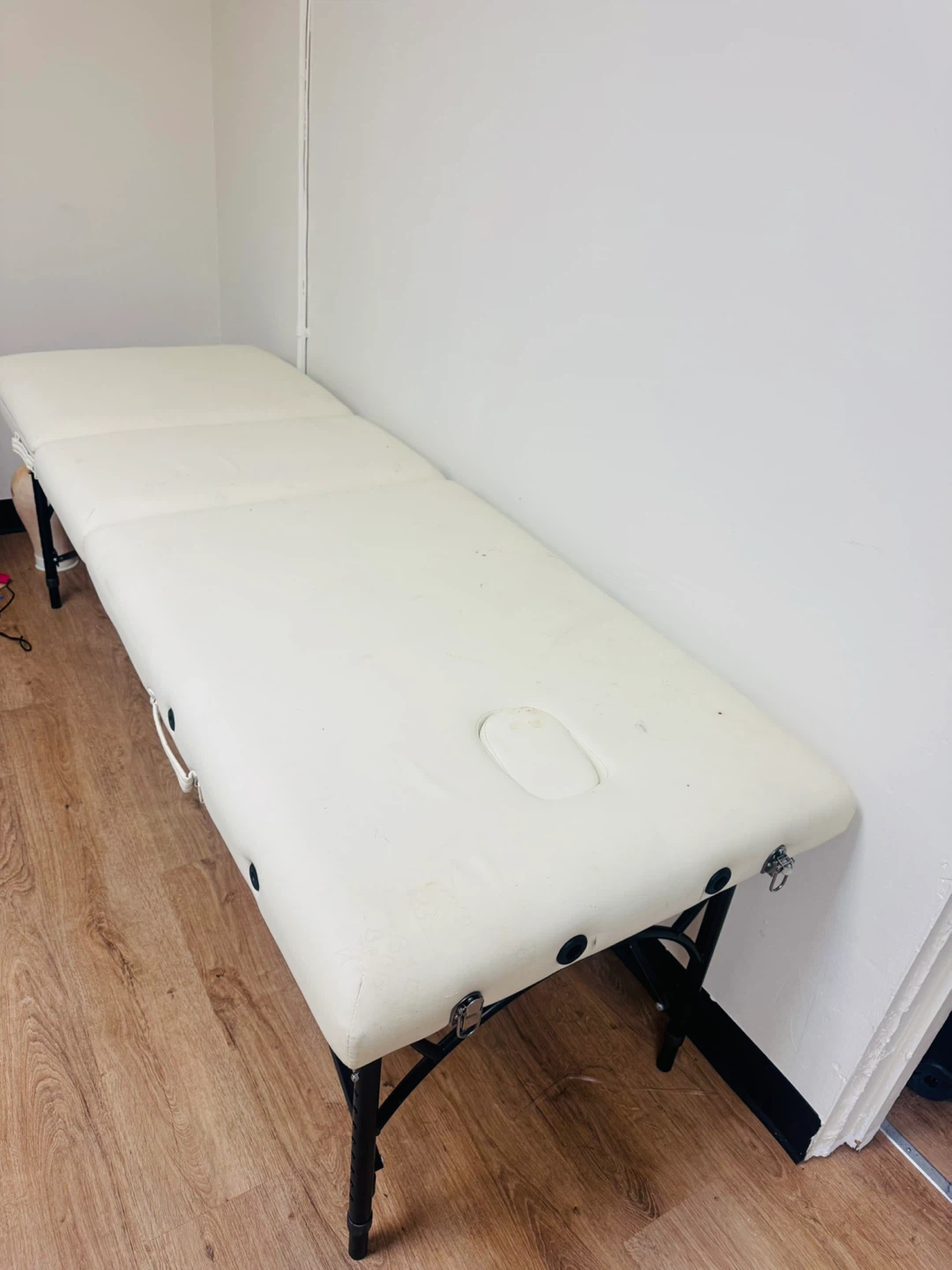Massage Table - Lash Bed - Facial bed - Permanent Make up Bed