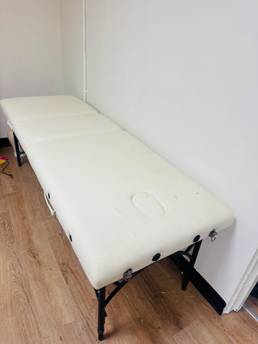 Massage Table - Lash Bed - Facial bed - Permanent Make up Bed - photo 4