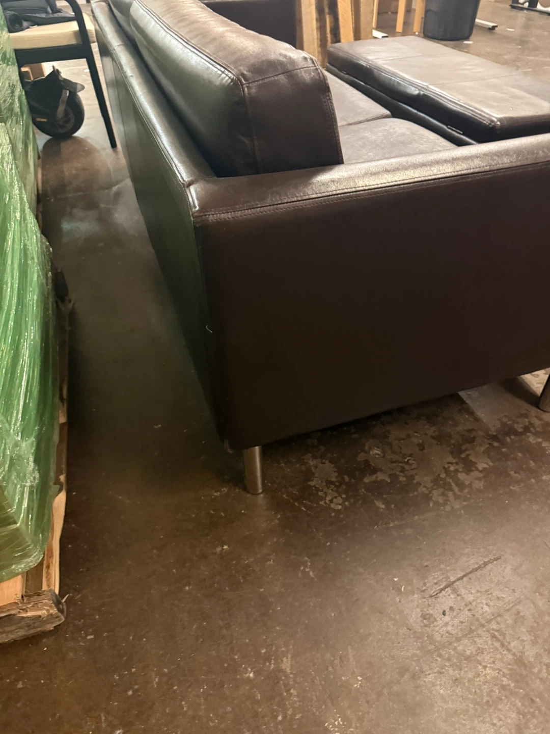 Modern Dark Brown Leather Sofa + 2 Storage Ottomans (Delivered!) - photo 2