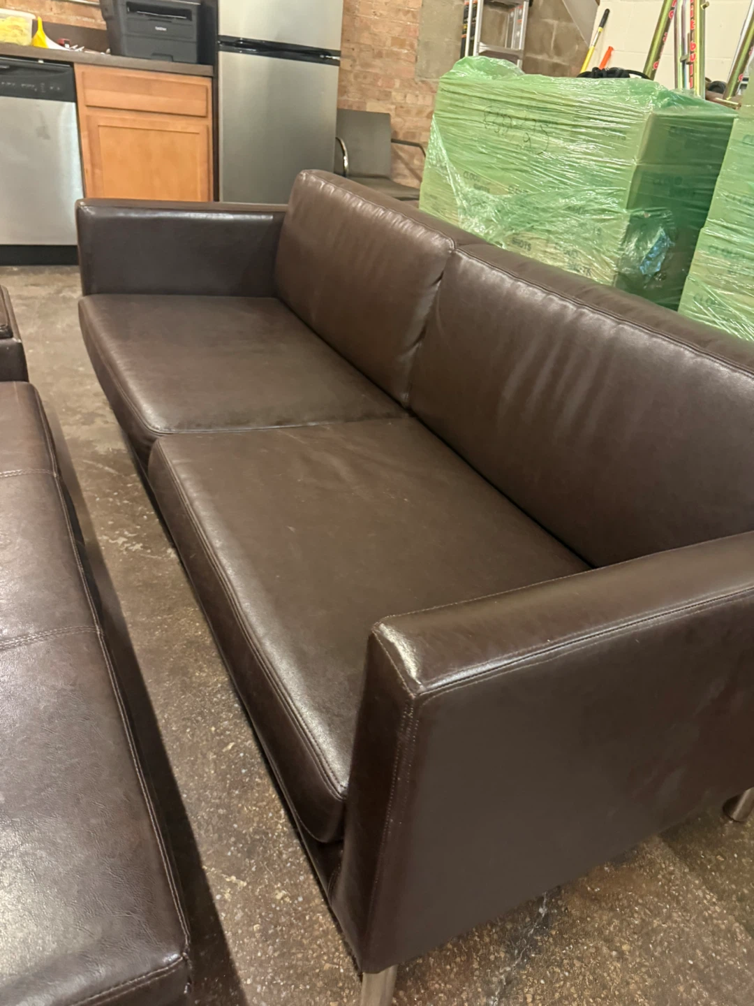 Modern Dark Brown Leather Sofa + 2 Storage Ottomans (Delivered!) - photo 4