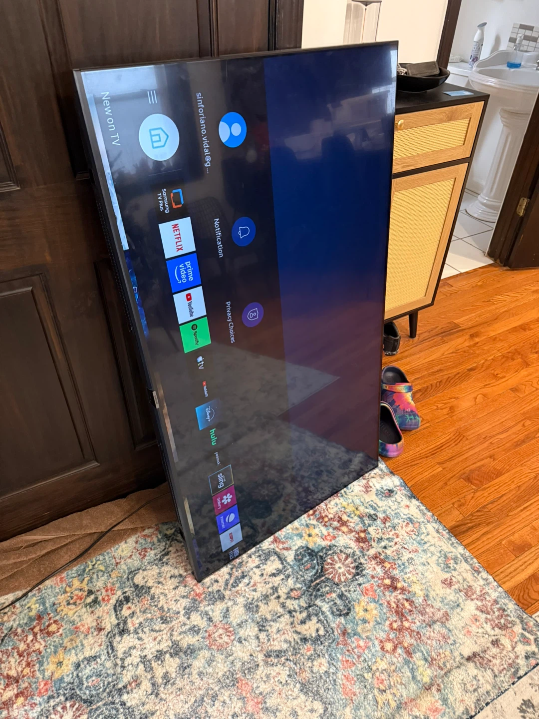 Samsung 55" 4K Crystal UHD Smart TV (2022 Model) + Wall Mount