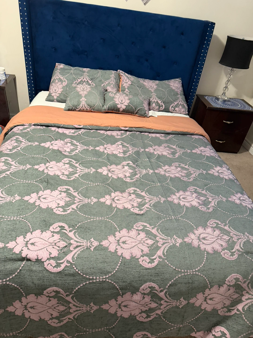 Queen comforter set