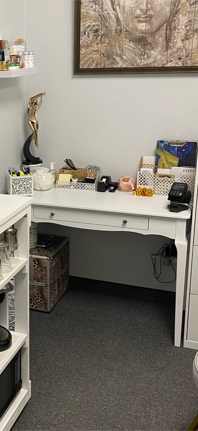 White Desk - photo 2