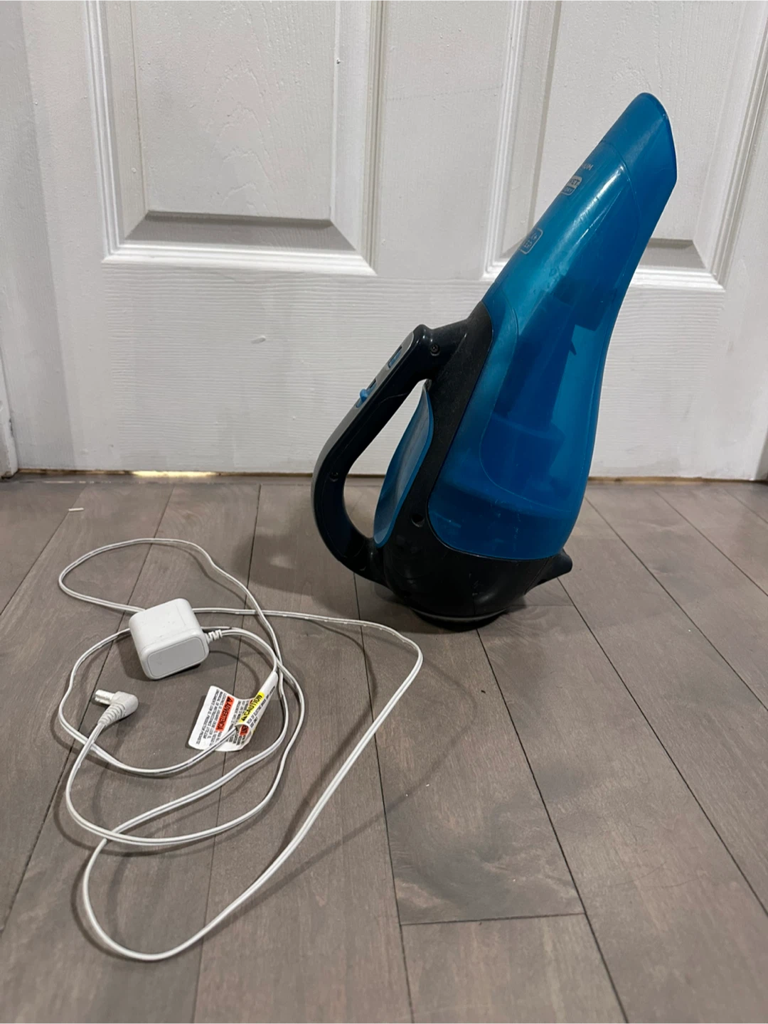 Handheld Vacuum w charger